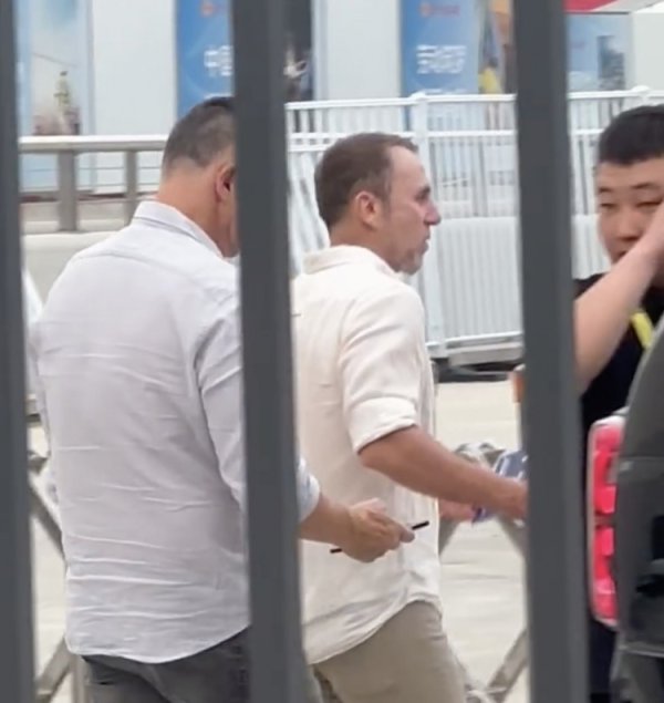 久尔杰维奇现身工体,观看今晚京沪大战